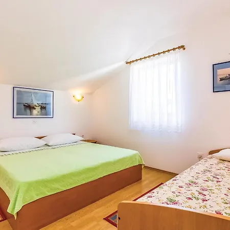 Lovely Apartment In Krk With Wifi *