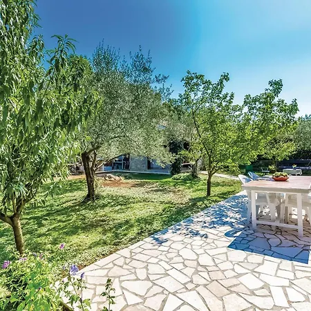 Lovely Apartment In Krk With Wifi Brzac