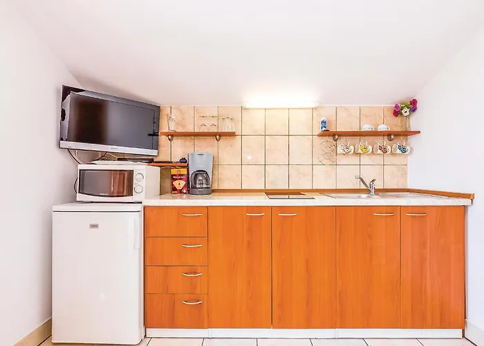 Apartment Lovely In Krk With Wifi *