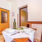 דירה Lovely In Krk With Wifi קרק