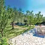 Lovely In Krk With Wifi קרק