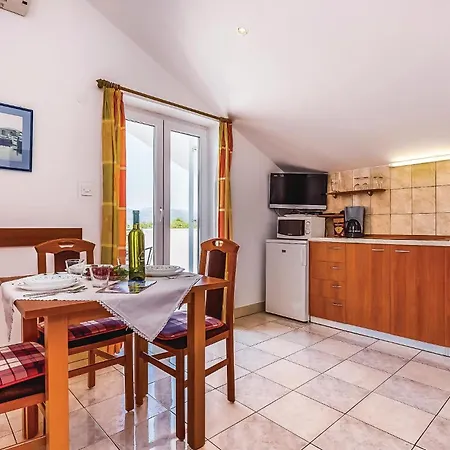 Lovely In Krk With Wifi Apartament Brzac